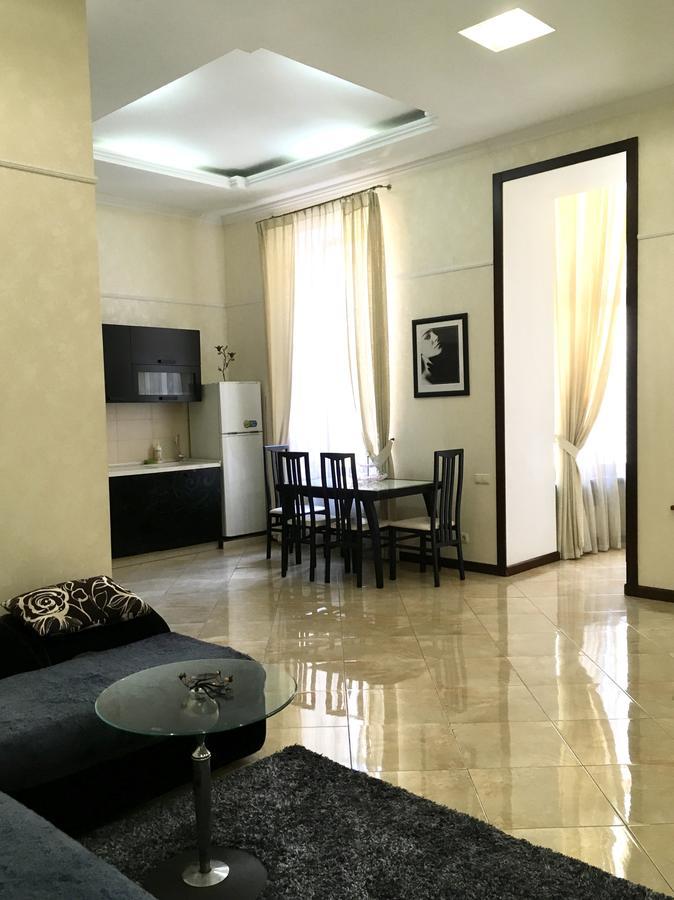 Downtown Prestige Apartment Odessa Exteriör bild
